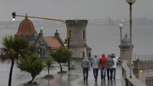 Mar del Plata: un hombre murió ahogado cuando intentaba rescatar del mar una botella con un mensaje