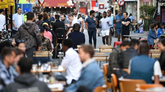 Inglaterra avanza con el proceso de desconfinamiento: habilitan espectáculos al aire libre y la reapertura de gimnasios