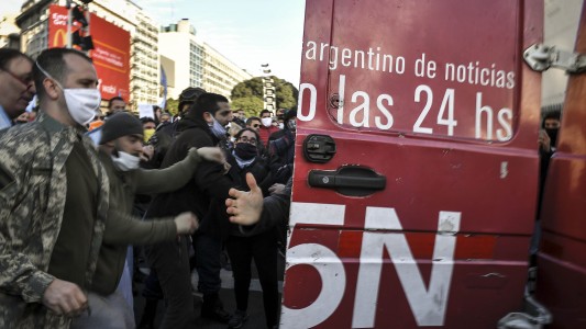 Wado De Pedro repudió las agresiones a periodistas que cubrían protesta en el Obelisco