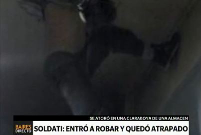 Un menor entró a robar y quedó atrapado en el techo