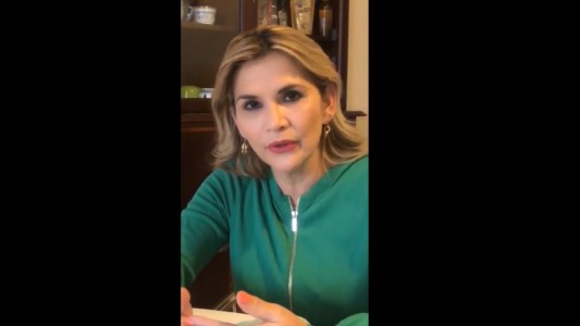 Así anunció Añez que tiene coronavirus