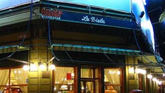 Denuncia que la echaron de un bar por “lesbiana” y convoca a un escrache público