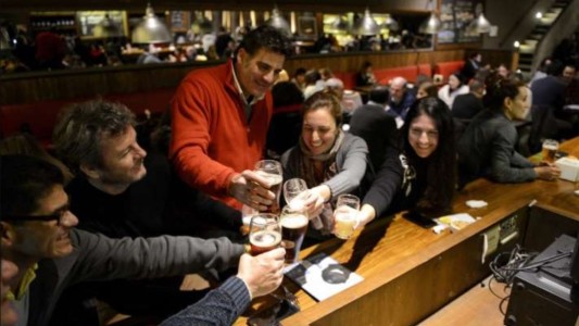 El Día del Amigo en AMBA no podrá celebrarse con reuniones sociales