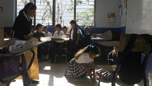 Una madre decidiò darle clases en su casa para evitar el bullying que sufre en el colegio
