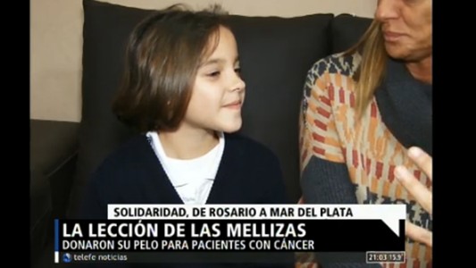El gesto de las mellizas de siete años que donaron su pelo para pacientes con cáncer