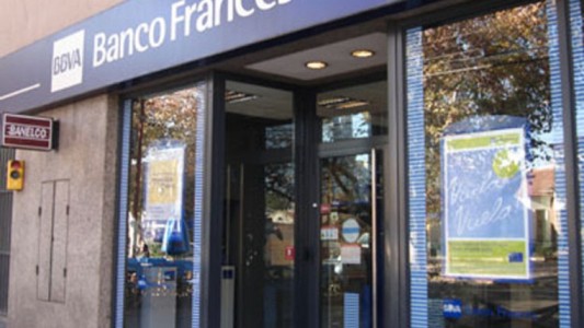 Condenaron a un banco que dio por muerto a un cliente y le canceló las tarjetas