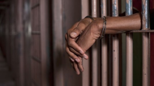 La violaron y quedó embarazada: su padre la mató para salvar "el honor de la familia"