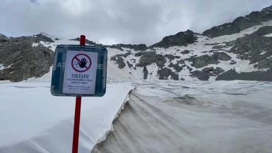 Frazada para que no muera un glaciar en verano