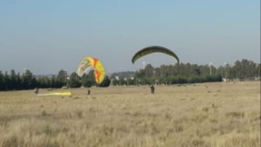 Demoran a tres personas que quebraron la cuarentena para volar en parapente
