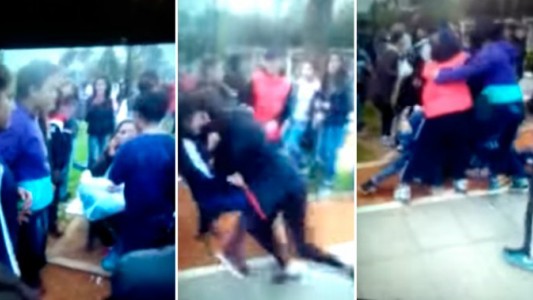 Batalla campal entre chicas en un parque de Pilar