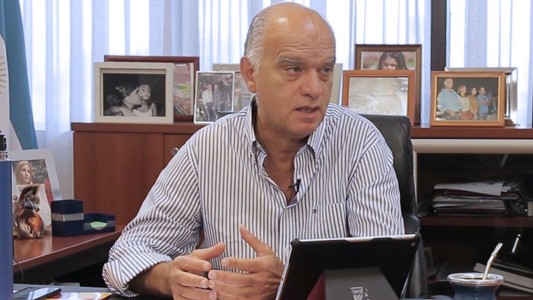 Grindetti contrajo coronavirus, está aislado y asintomático