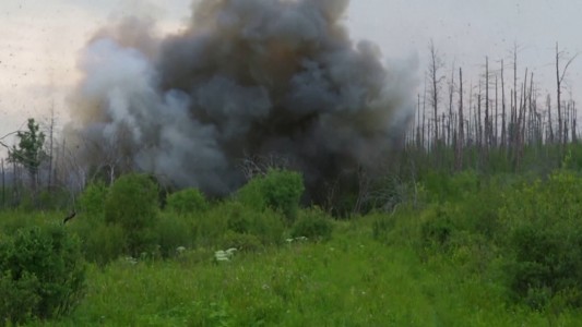 Explosiones controladas para contener un incendio forestal en Siberia