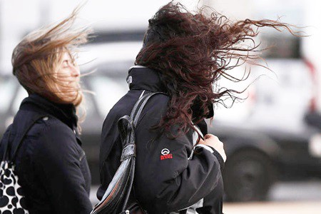 Otro día nublado y ventoso con baja sensación térmica