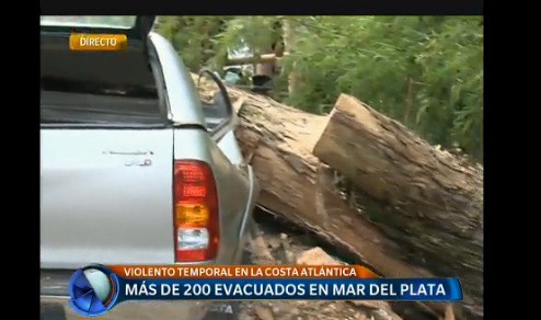 El temporal causó destrozos en la costa bonaerense y las clases siguen suspendidas