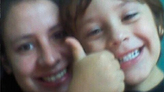 Video: el momento que un nene de 5 años escucha por primera vez a su mamá