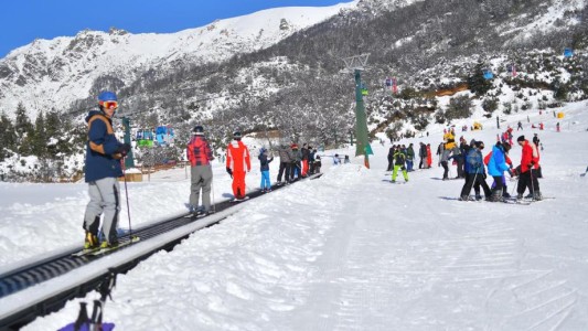 El Cerro Catedral reabrió su centro de esquí solo para residentes