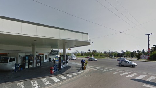 Empleado de estación de servicio roció con nafta a un ladrón y evitó el asalto