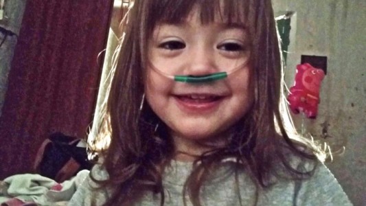 Piden ayuda para conseguir la medicación de una nena con hipertensión pulmonar