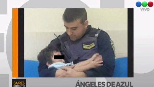 Policías cuidaron de un niño que encontraron solo y descalzo en la madrugada