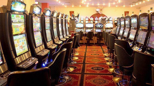 Ganó casi un millón de pesos en una tragamonedas y le pagaron $46 mil