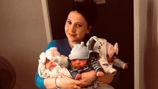 Tiene 3 hijos, se puso un DIU pero algo falló y ahora dio a luz a trillizos