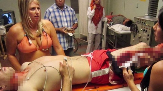 La médica que atendió en bikini como señal de protesta