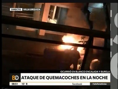 Un auto quemado en Villa Urquiza