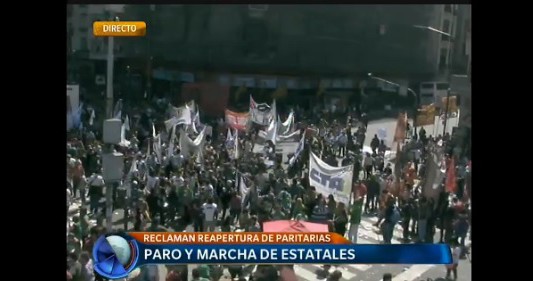 Estatales marchan en el marco del paro nacional de ATE