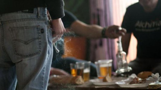 El alcohol es la sustancia legal más consumida por los jóvenes y la marihuana, la ilegal más elegida