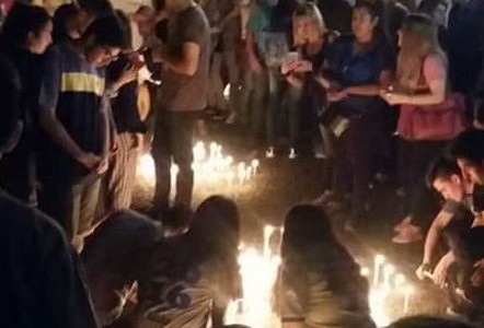 Catamarca: un profesor se quitó la vida y sus alumnos lo despidieron con velas blancas