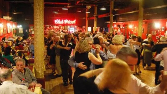 Las milongas porteñas piden ayuda para no extinguirse