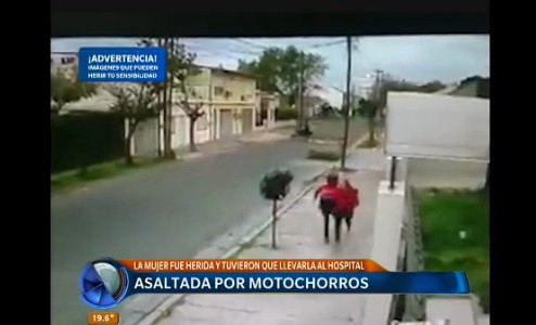 Video: adolescente asaltada por motochorros