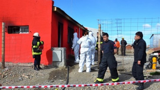 Asesinó a su pareja, quemó la casa y quiso escapar con su hija