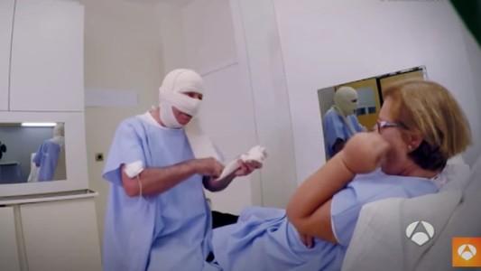 ¿Quién es el famoso cantante que sorprendió a su fan número uno antes de un tratamiento oncológico?