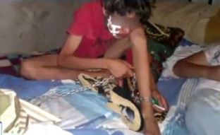 Tucumán: una madre contó que encadenó a su hijo a una cama para que no consumiera paco