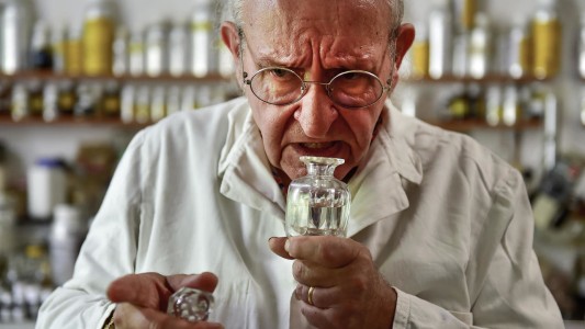 Así fabrican el perfume con "olor a Luna"