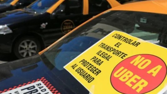 Los taxistas se declararon en alerta y movilización contra "explotación y precarización de Uber"
