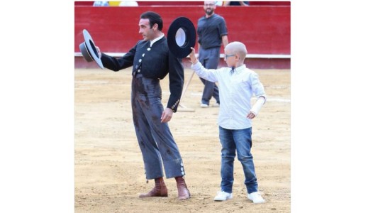 Escándalo en España por mensajes contra un niño con cáncer que sueña con ser torero