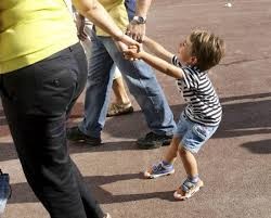 Afirman que los niños "pueden resistirse a separarse de sus padres" ante el inicio de clases