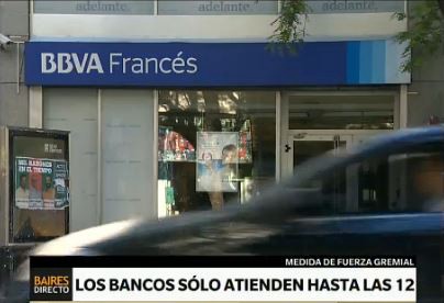 Los bancos atienden hasta las 12