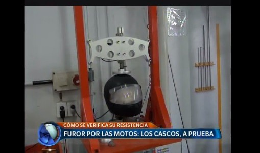 Furor por las motos: los cascos, a prueba