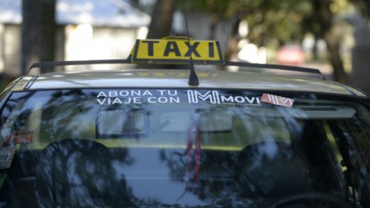 Tenía prohibido acercarse a su exmujer y robó un taxi para acosarla