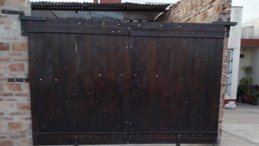 Una nena de 5 años murió aplastada por el portón del garaje de su casa