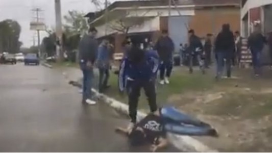 Feroz pelea entre jóvenes a la salida de un boliche clandestino