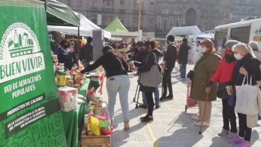 Plaza Congreso: entregan alimentos saludables gratis a jubilados