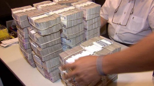 Condenada a pagar 14 mil pesos por usar un millón que le depositaron por error en su cuenta