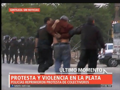 Protesta y desalojo con violencia en La Plata
