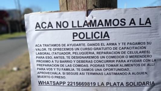 "Acá no se llama a la Policía", una ONG ofrece a los jóvenes cursos a cambio de sus armas