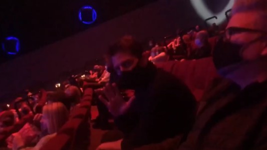 Sorpresa en pandemia: Tom Cruise se metió en un cine para apoyar a uno de los estrenos del año