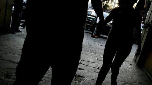 Rescatan a una niña de nueve años cuyos padres obligaban a prostituirse